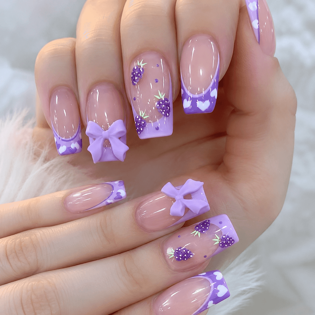 Lavendel French Nails mit Beeren & 3D-Schleifen